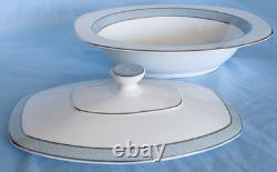 Royal Doulton Etude (Pattern H5003). 8 Place Settings With Serving Pieces. England