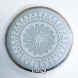 Royal Doulton Etude (Pattern H5003). 8 Place Settings With Serving Pieces. England