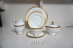 Royal Doulton Fine Bone China Set for 8 Royal Gold Pattern H. 4980 1969 Vintage