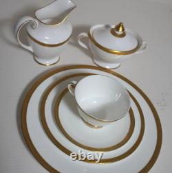 Royal Doulton Fine Bone China Set for 8 Royal Gold Pattern H. 4980 1969 Vintage