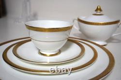 Royal Doulton Fine Bone China Set for 8 Royal Gold Pattern H. 4980 1969 Vintage