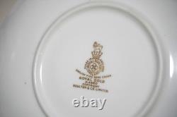 Royal Doulton Fine Bone China Set for 8 Royal Gold Pattern H. 4980 1969 Vintage