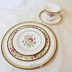 Royal Doulton Lichfield 5 Piece Place Setting Bone China England Green Gold