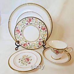 Royal Doulton Lichfield 5 Piece Place Setting Bone China England Green Gold