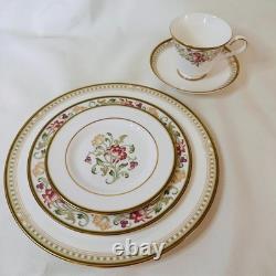 Royal Doulton Lichfield 5 Piece Place Setting Bone China England Green Gold