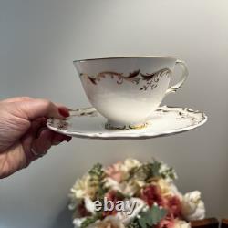 Royal Doulton STRASBOURG WHITE/GOLD/WINE Bone China Set Serves 6 England 32 P