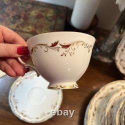 Royal Doulton STRASBOURG WHITE/GOLD/WINE Bone China Set Serves 6 England 32 P