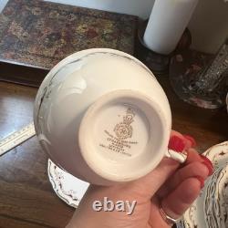 Royal Doulton STRASBOURG WHITE/GOLD/WINE Bone China Set Serves 6 England 32 P