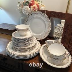 Royal Doulton STRASBOURG WHITE/GOLD/WINE Bone China Set Serves 6 England 32 P
