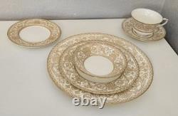 Royal Worcester Embassy White Gold 36pc Dinnerware Set Service for 6 England