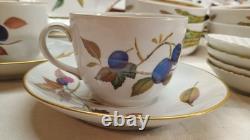 Royal Worcester Evesham 1961 (32 Piece Dinner Set) 4 Place Settings England