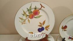 Royal Worcester Evesham 1961 (32 Piece Dinner Set) 4 Place Settings England