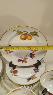 Royal Worcester Evesham 1961 (32 Piece Dinner Set) 4 Place Settings England
