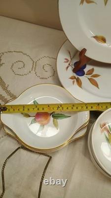 Royal Worcester Evesham 1961 (32 Piece Dinner Set) 4 Place Settings England