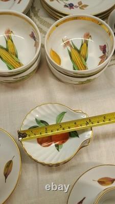 Royal Worcester Evesham 1961 (32 Piece Dinner Set) 4 Place Settings England