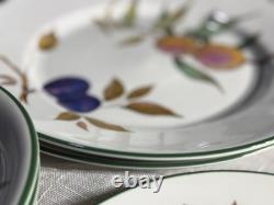 Royal Worcester Evesham Vale 12-Piece Porcelain Dinnerware Set Green Rim MINT