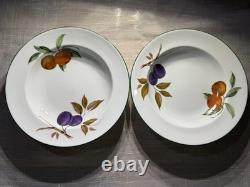 Royal Worcester Evesham Vale 12-Piece Porcelain Dinnerware Set Green Rim MINT
