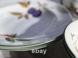 Royal Worcester Evesham Vale 12-Piece Porcelain Dinnerware Set Green Rim MINT