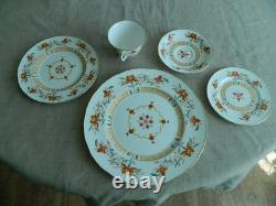 Royal Worcester Fine Bone China Chamberlain Dinner Set for (8) with4 Serving Dishe