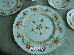 Royal Worcester Fine Bone China Chamberlain Dinner Set for (8) with4 Serving Dishe