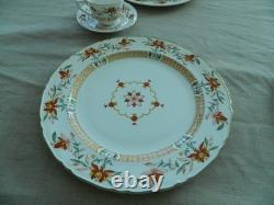Royal Worcester Fine Bone China Chamberlain Dinner Set for (8) with4 Serving Dishe