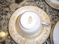 Royal Worchester Fine Bone China England Pompadour Pattern dinnerware -18 Pcs