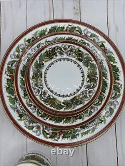 SPODE Bone China CHRISTMAS ROSE 5 Piece PLACE SETTING Made In England Plates Cup