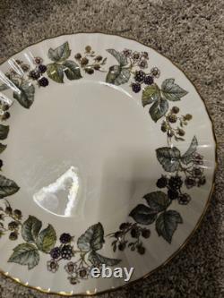 Set of 18 Royal Worcester Bone China LAVINIA Dinner Plates England (cream)