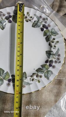 Set of 18 Royal Worcester Bone China LAVINIA Dinner Plates England (cream)