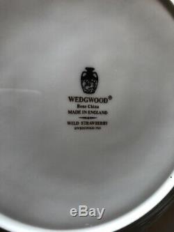 Set of 4 Wedgwood England Bone China Wild Strawberry Large Dinner Plates EUC