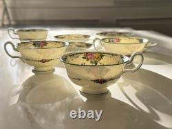 Set of 4 Wedgwood Grosvenor Bone China Footed Cups & Saucers W697