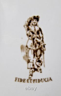 Set of 8 Royal Worcester Eleanor Dinner Plates 10.5 Bone China England Gold Rim