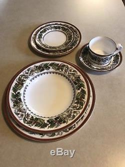 Spode Christmas Rose 6 Piece Place Setting Fine Bone China Made in England