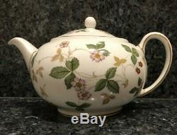 Vintage 5-Piece Wedgwood Bone China England Wild Strawberry Tea Set