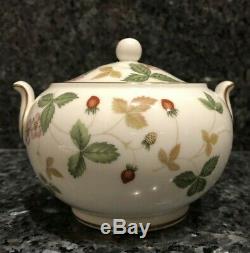 Vintage 5-Piece Wedgwood Bone China England Wild Strawberry Tea Set