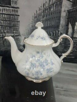 Vintage Paragon Petit Fleurs Tea Set. Mint condition. Bone China. England. Parag