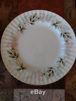 Vintage Roslyn #586 Fine Bone China Setting for 4 Made in England Plus Platter