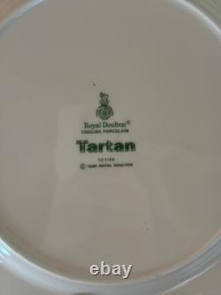 Vintage Royal Doulton English Porcelain Red Green Tartan Plate 10.5 Set Of 7
