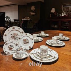 Vintage Royal Worcester Dorchester Scalloped 30pc 6 Place Bone China Set Floral