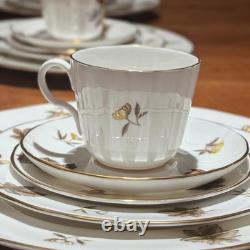 Vintage Royal Worcester Dorchester Scalloped 30pc 6 Place Bone China Set Floral
