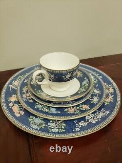 Vintage Wedgwood England Bone China Blue Siam 35 Pc. Dinnerware Set