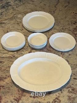 Vintage Wedgwood Osier White Lattice Creamware 18-Piece Set Made In England Rare