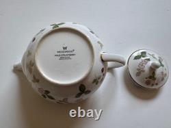 WEDGWOOD 12-Piece WILD STRAWBERRY Bone China Tea Coffee Plates Set