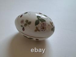 WEDGWOOD 12-Piece WILD STRAWBERRY Bone China Tea Coffee Plates Set