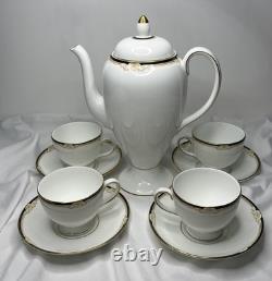 WEDGWOOD Bone China CAVENDISH PATTERNMADE IN ENGLAND Teapot 4 Saucers and cups