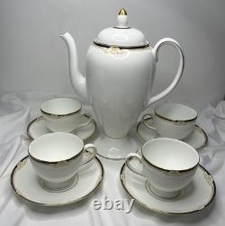WEDGWOOD Bone China CAVENDISH PATTERNMADE IN ENGLAND Teapot 4 Saucers and cups
