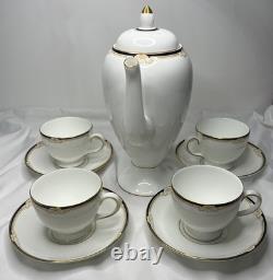 WEDGWOOD Bone China CAVENDISH PATTERNMADE IN ENGLAND Teapot 4 Saucers and cups