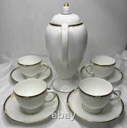 WEDGWOOD Bone China CAVENDISH PATTERNMADE IN ENGLAND Teapot 4 Saucers and cups
