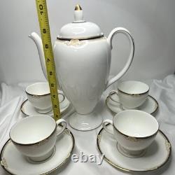 WEDGWOOD Bone China CAVENDISH PATTERNMADE IN ENGLAND Teapot 4 Saucers and cups