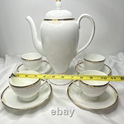 WEDGWOOD Bone China CAVENDISH PATTERNMADE IN ENGLAND Teapot 4 Saucers and cups